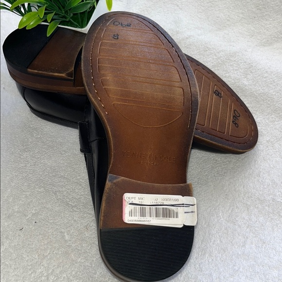 Kenneth Cole Black Leather Loafers Sleek Moccasin Style - Picture 7 of 11